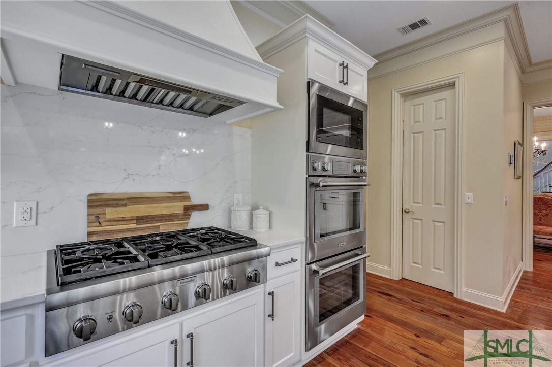 4 Hibernia Road Savannah, GA 31411 - Photo 17 of 48 Gourmet Kitchen with Thermador Appliances