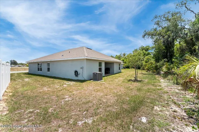 a view of house with outdoor space