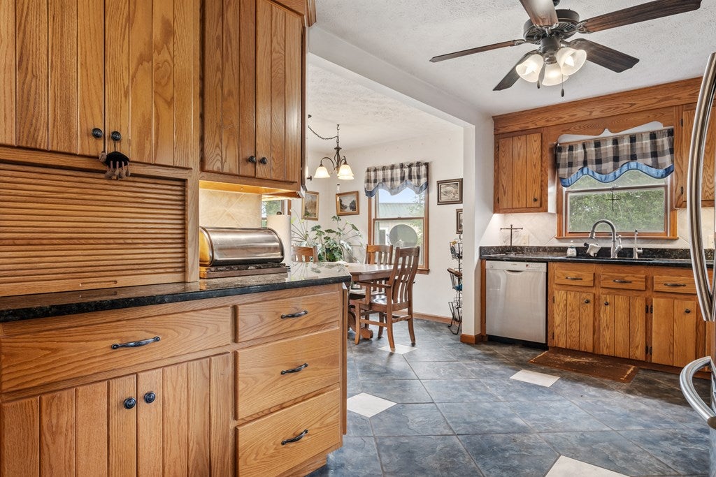 227 Dutton Hollow Road Rural Retreat, VA 24368 - Photo 35 of 81 Gallery Image 35