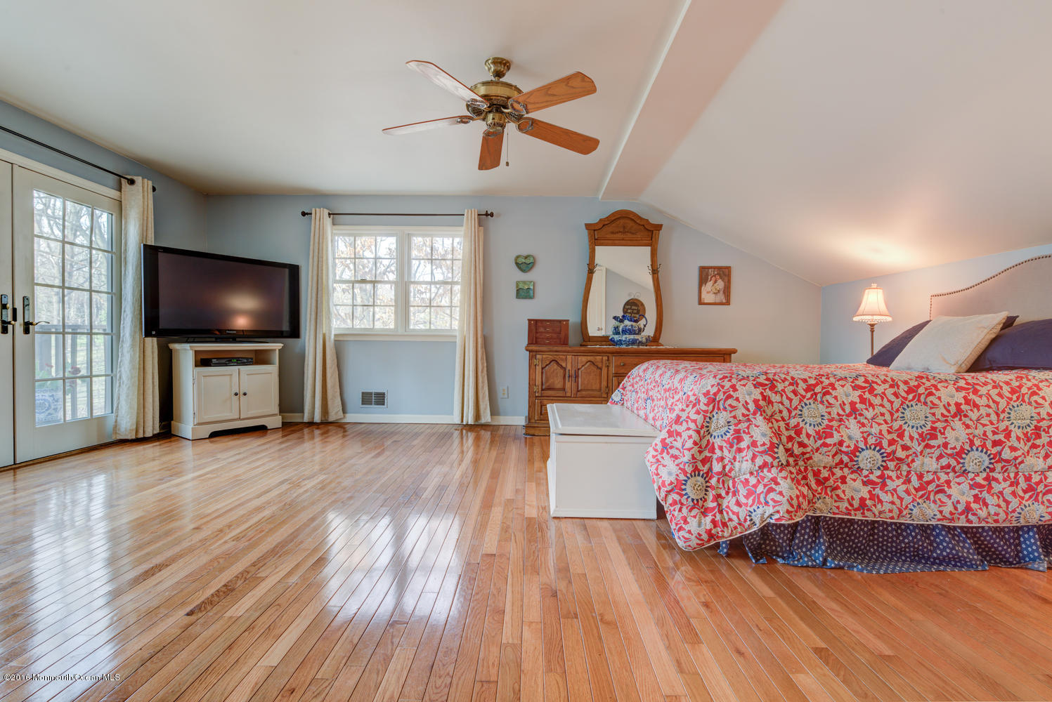 8 Georgetown Road Colts Neck, NJ 07722 - Photo 16 of 25 8 Georgetown Rd Colts Neck NJ-large-023-