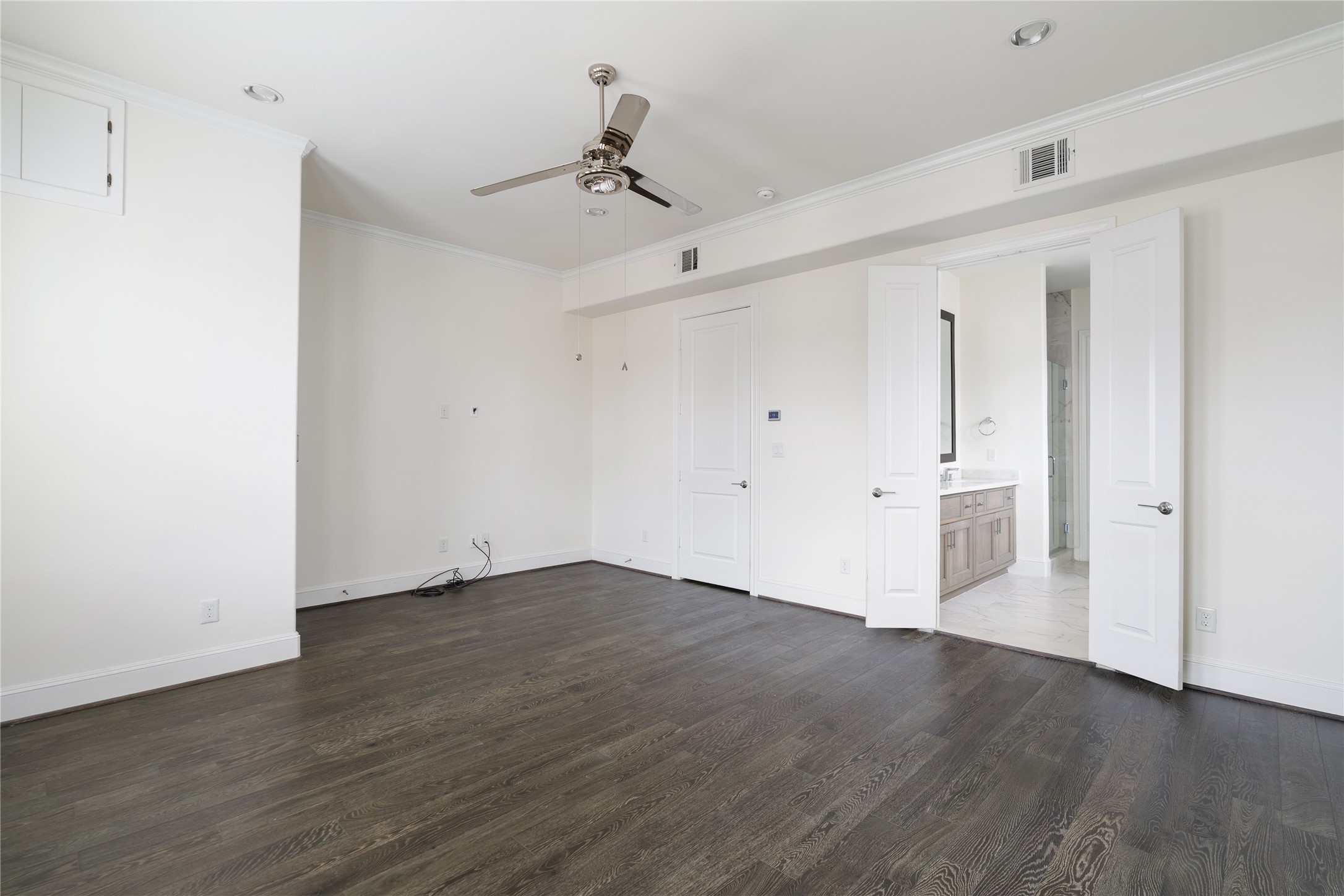 2613 Maxroy Street Houston, TX 77007 - Photo 20 of 43 Thoughtful design details and elevated finishes create a calm, refined atmosphere ideal for unwinding at the end of the day.