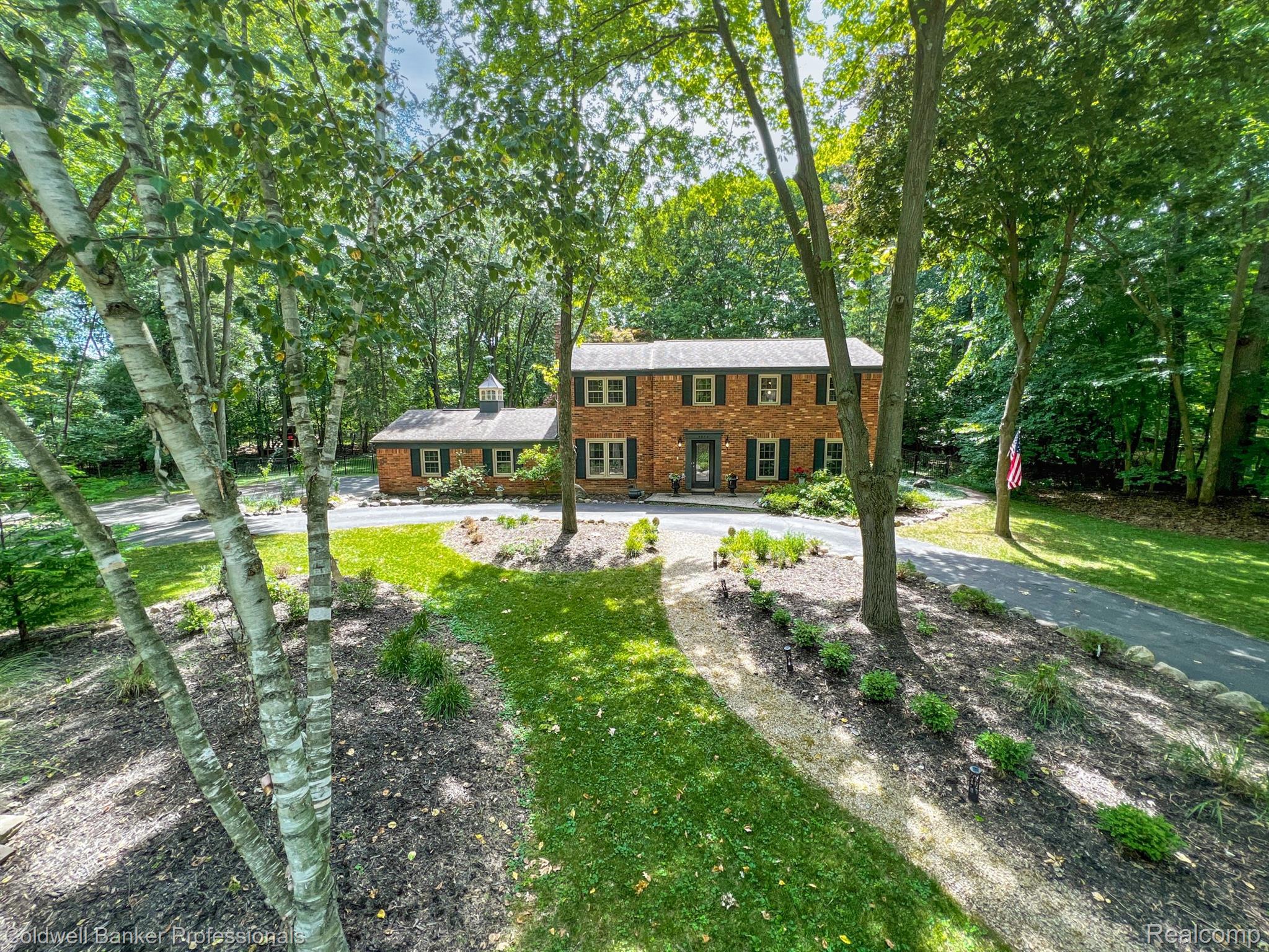 4972 Arrowhead Road West Bloomfield, MI 48323 - Photo 3 of 76 Gallery Image 3