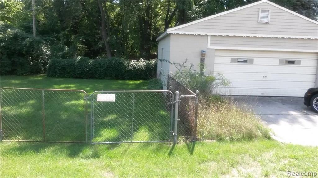 21054 Inkster Road Southfield, MI 48033 - Photo 8 of 17