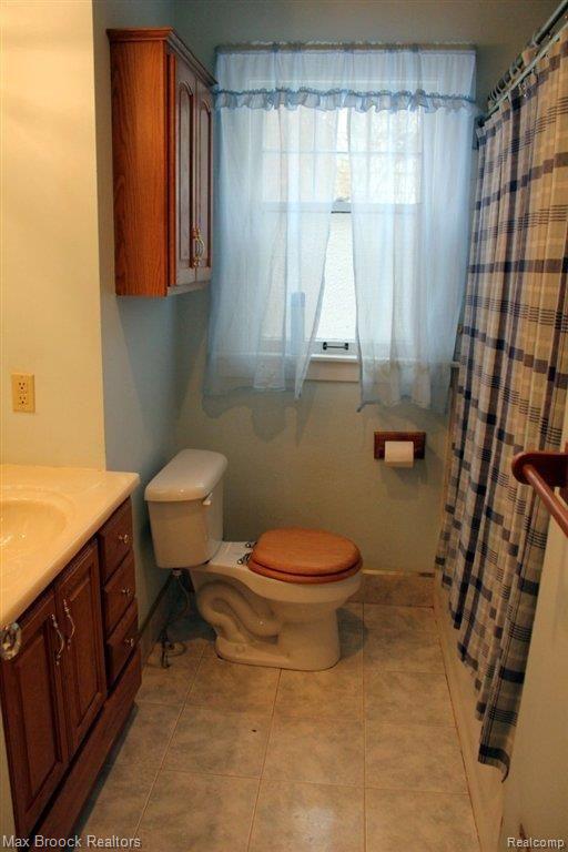 26 Devonshire Road Pleasant Ridge, MI 48069 - Photo 12 of 21 1st Floor Bathroom