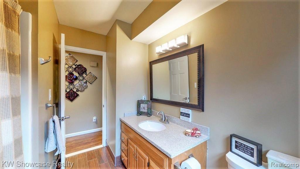 2985 West Commerce Road Milford, MI 48380 - Photo 29 of 39 20 First Floor Full Bath.jpg