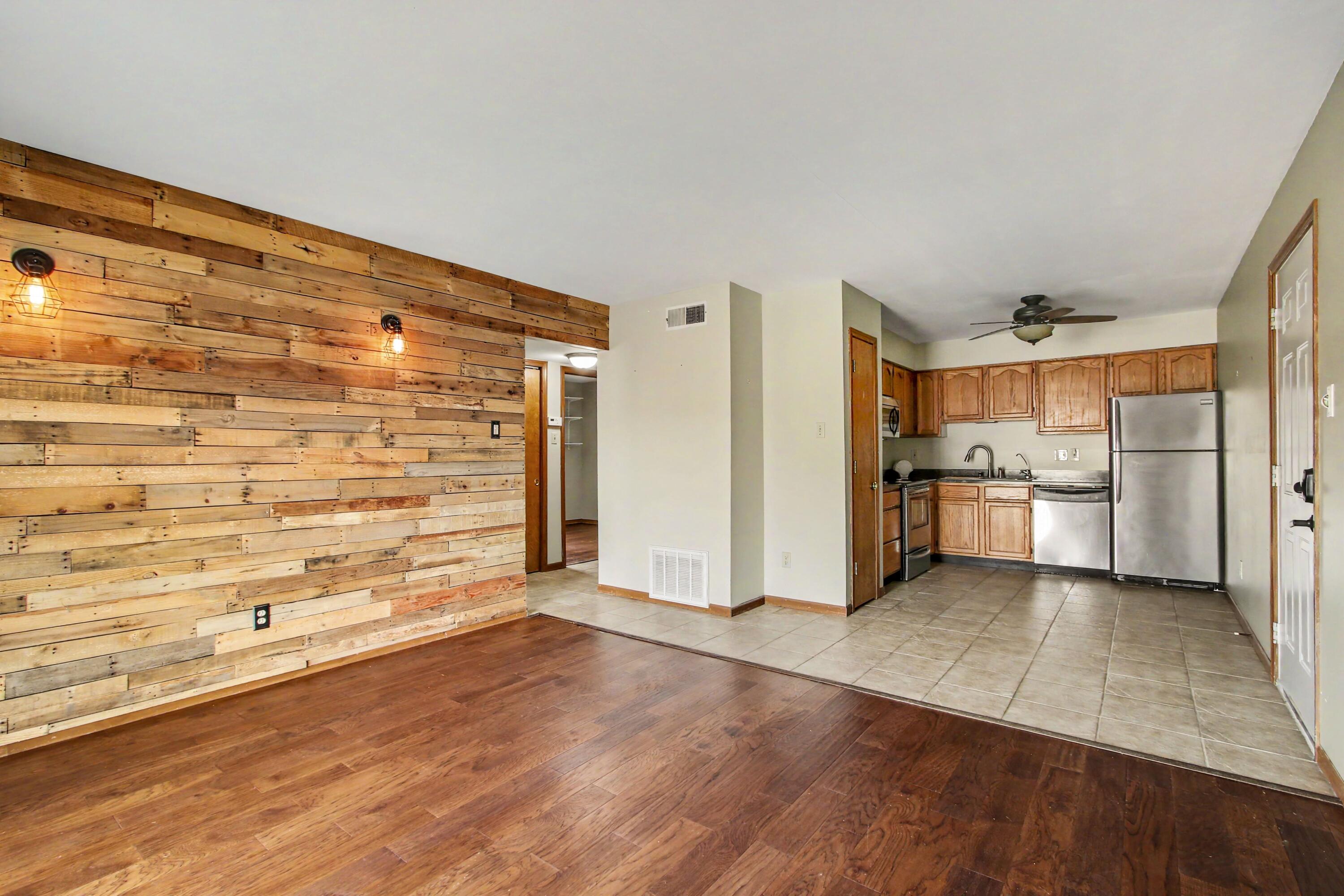 1086 Millpond Road North, Unit B Valparaiso, IN 46385 - Photo 5 of 16 3000x2000