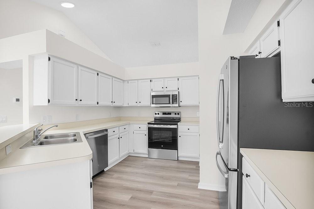 907 Rivecon Avenue Orlando, FL 32825 - Photo 7 of 24 Gallery Image 7