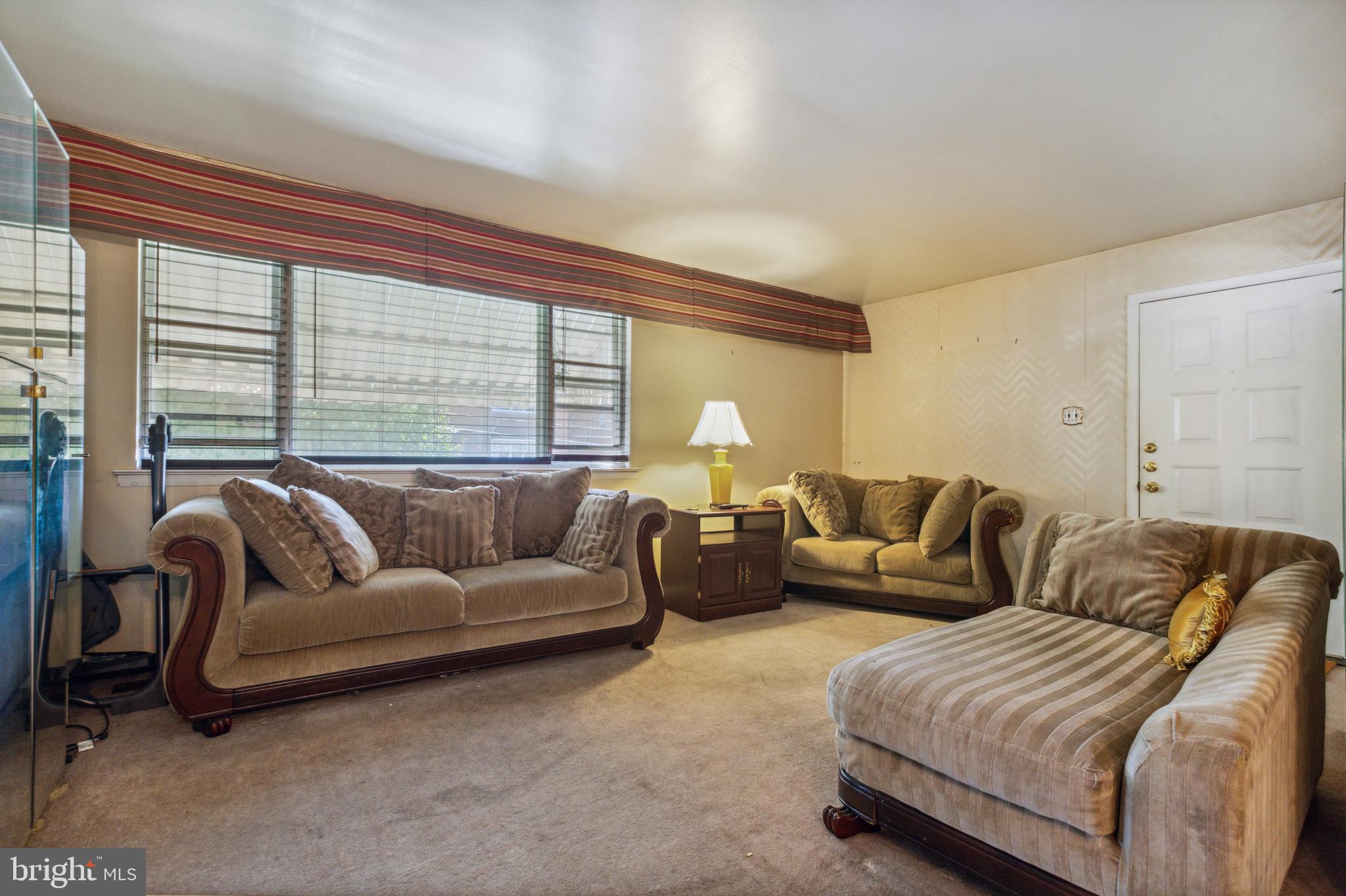 9242 Old Newtown Road Philadelphia, PA 19115 - Photo 3 of 30 Living Area