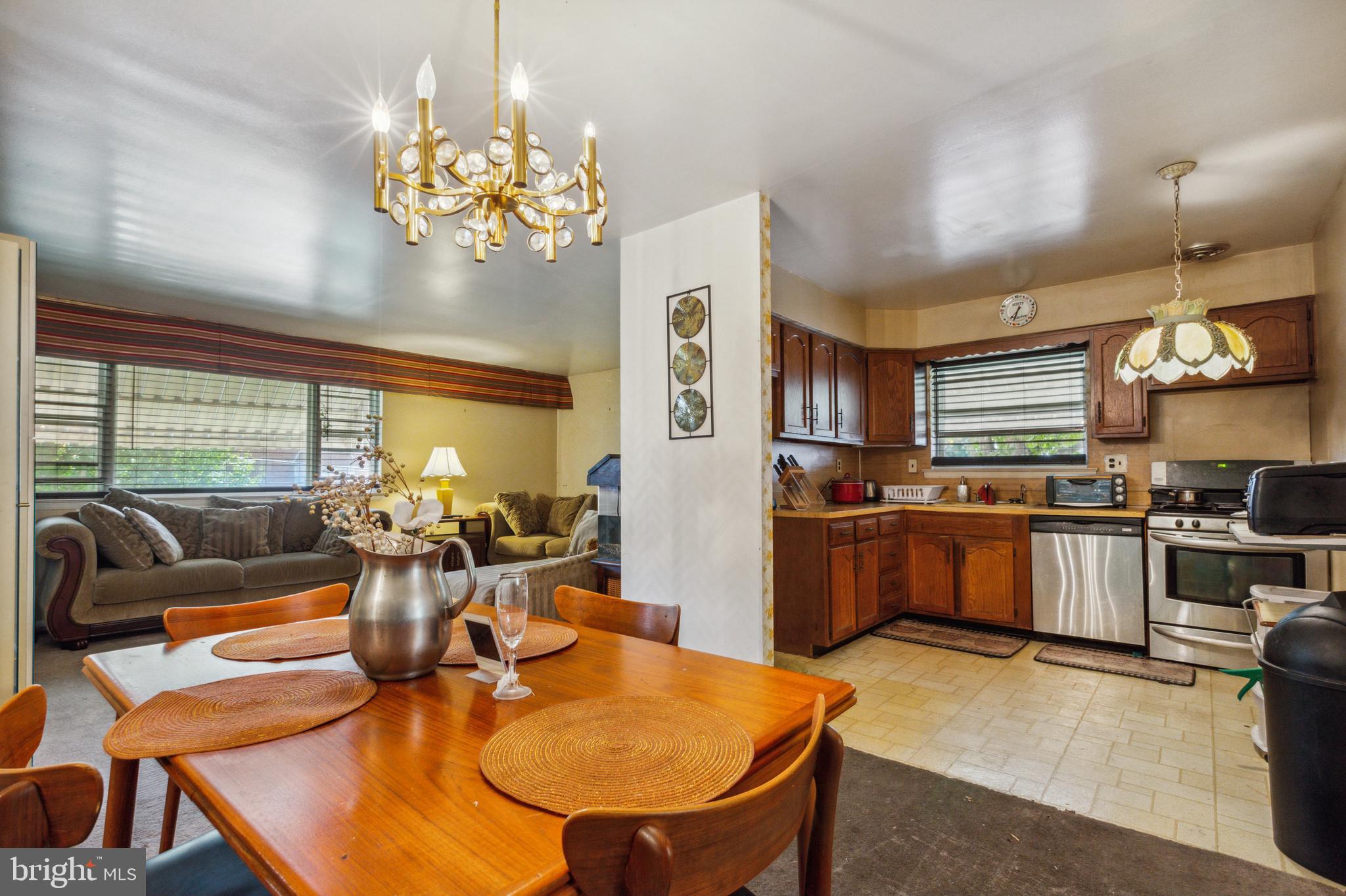 9242 Old Newtown Road Philadelphia, PA 19115 - Photo 8 of 30 Dining/Kitchen View