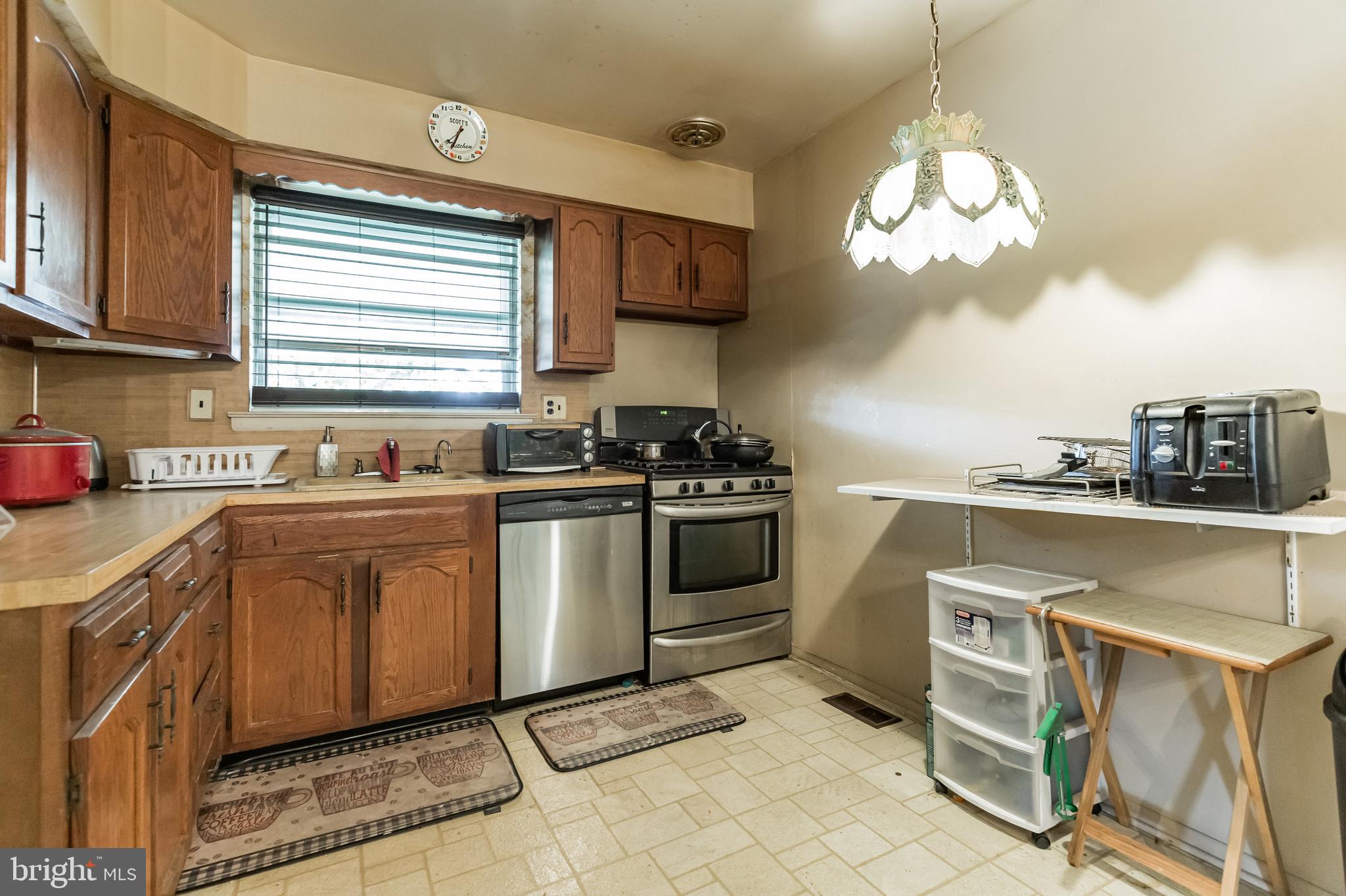9242 Old Newtown Road Philadelphia, PA 19115 - Photo 10 of 30 Gallery Image 10