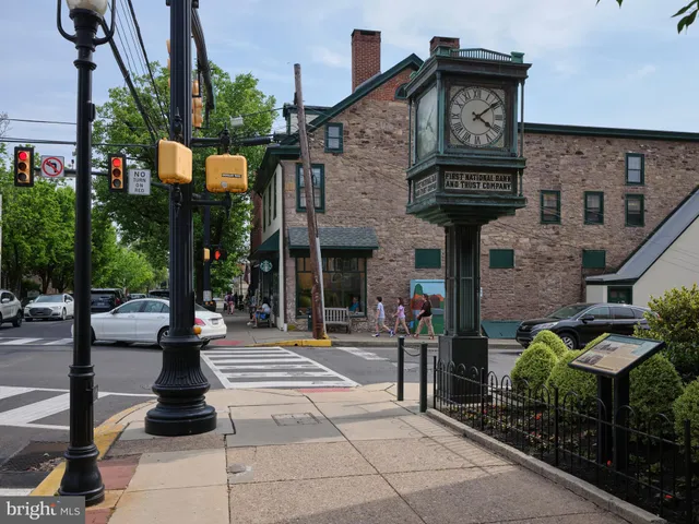 $2,950 | 32 South State Street, Unit 2, Newtown, PA 18940