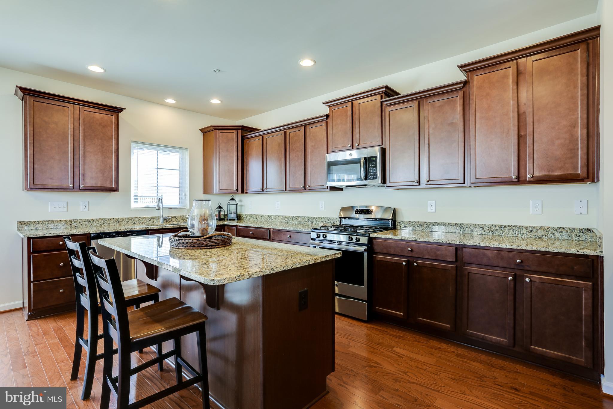 Kitchen Island w/ Granite Counters & SS Appliances