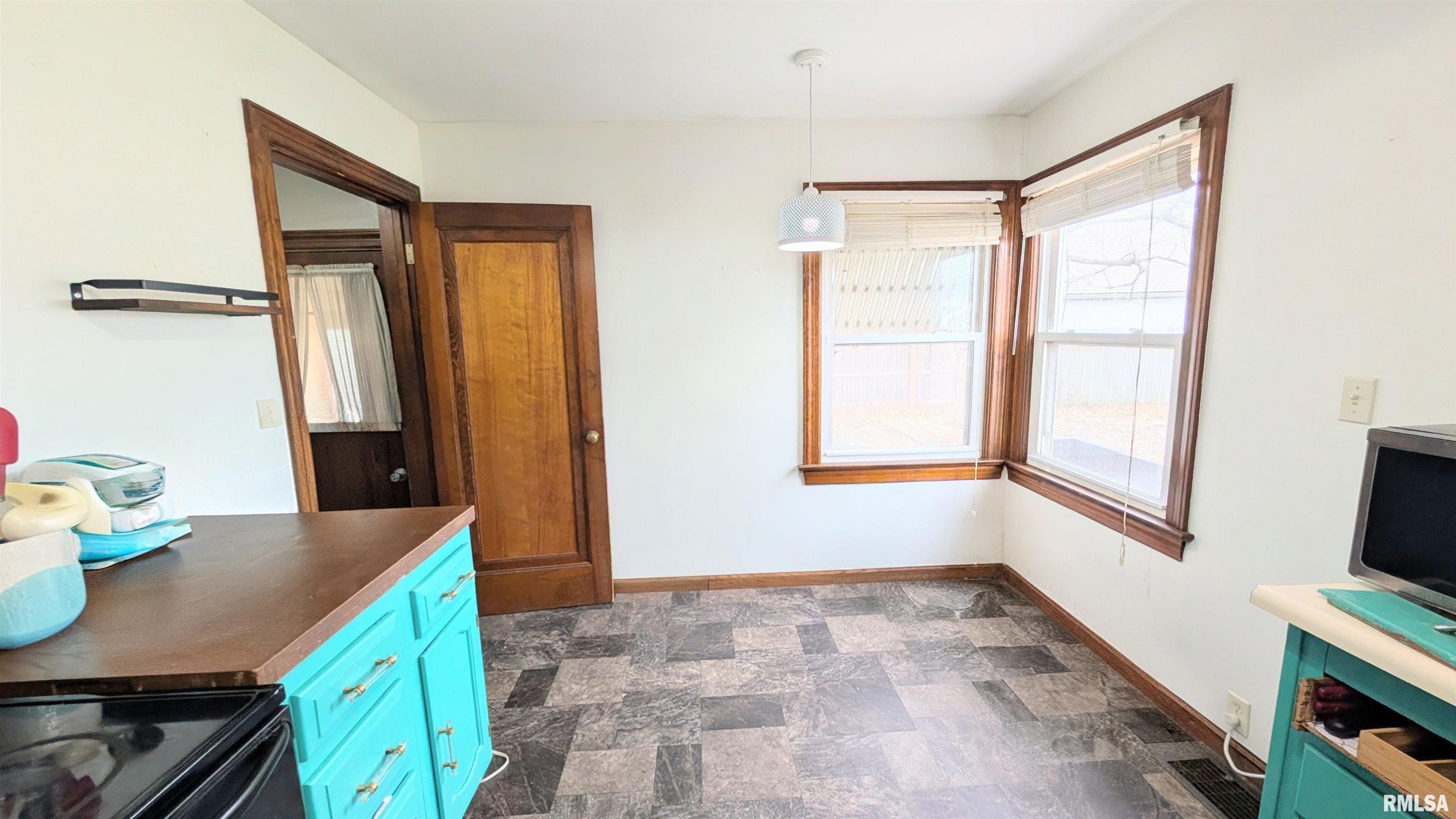 323 Hilda Court Chillicothe, IL 61523 - Photo 4 of 34