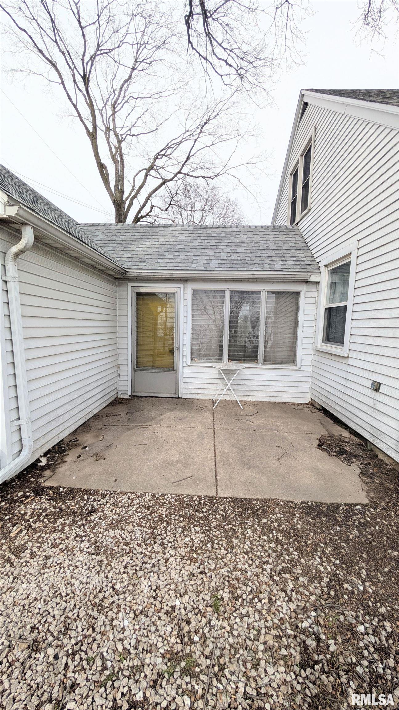 323 Hilda Court Chillicothe, IL 61523 - Photo 6 of 34