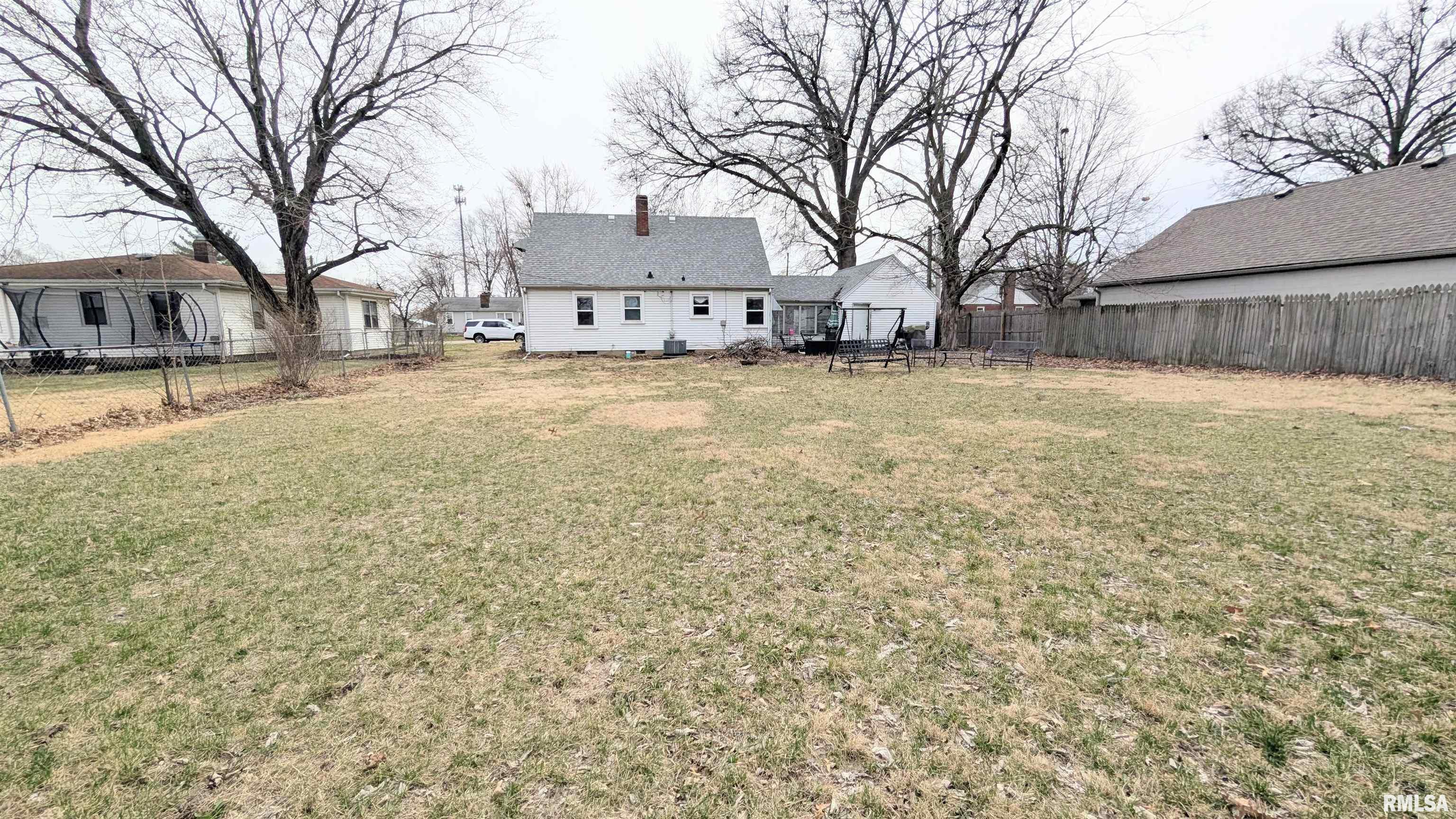 323 Hilda Court Chillicothe, IL 61523 - Photo 7 of 34