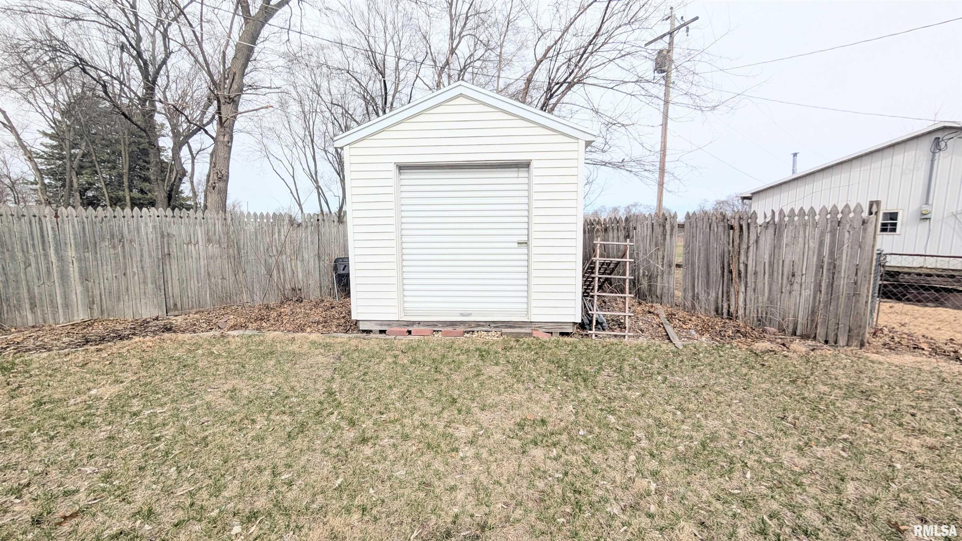 323 Hilda Court Chillicothe, IL 61523 - Photo 8 of 34