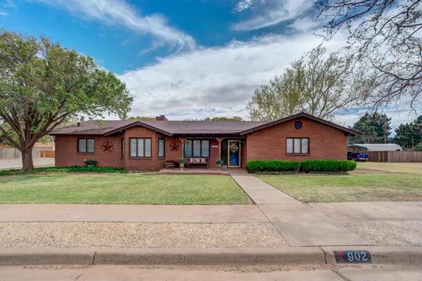 $469,000 | 902 West 6th Street, Idalou, TX 79329
