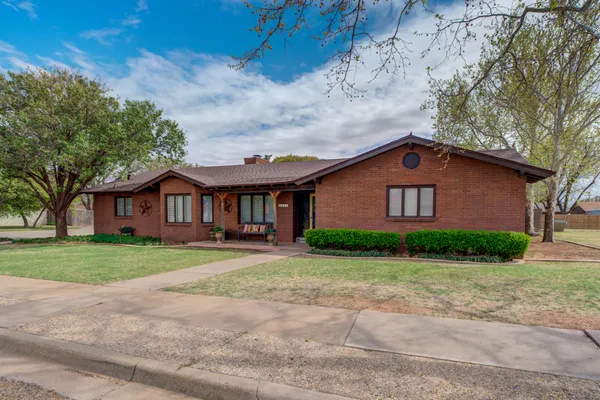 $469,000 | 902 West 6th Street, Idalou, TX 79329
