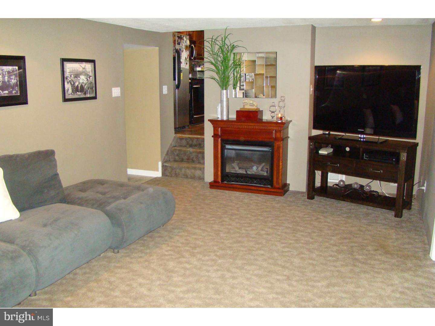 1135 Bloomdale Road Philadelphia, PA 19115 - Photo 11 of 25 Family Room