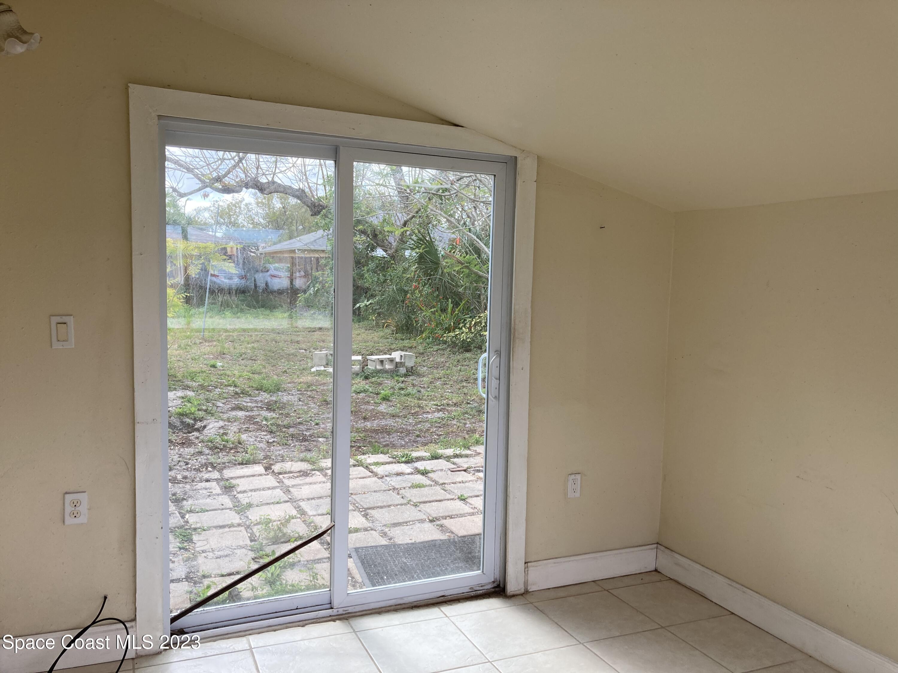 2111 Warwick Road Melbourne, FL 32935 - Photo 5 of 14 5851A93D-45AF-4E31-B130-F94324B185F8