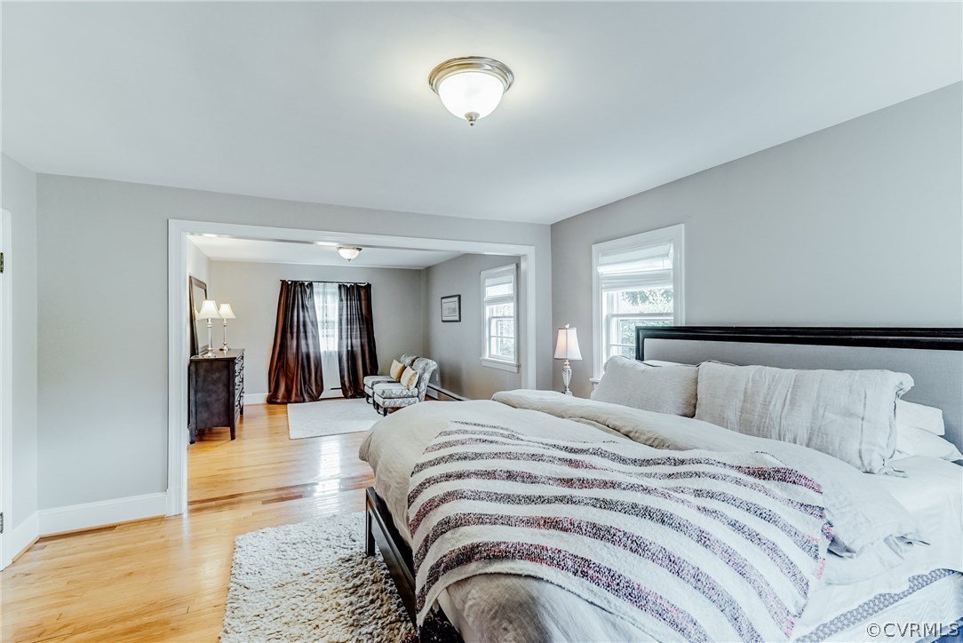 7202 River Road Henrico, VA 23229 - Photo 18 of 49 a bed room with a bed and a lamp