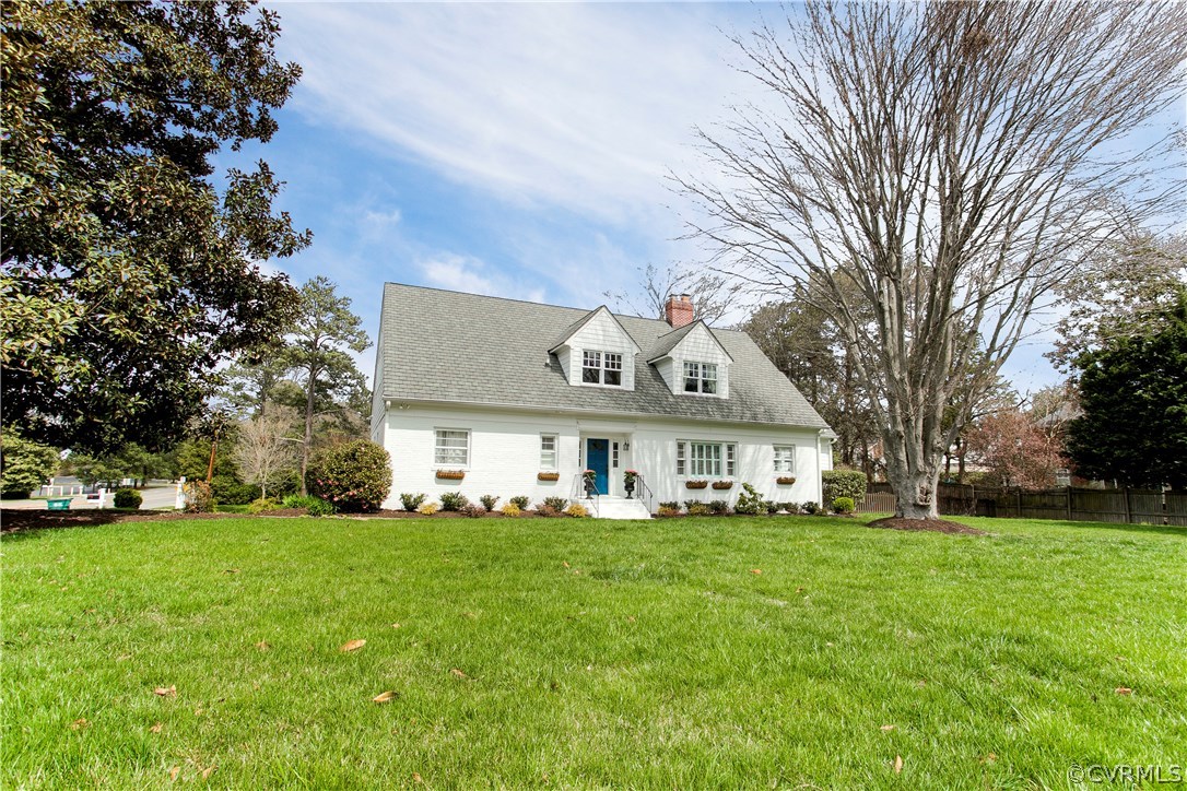 7202 River Road Henrico, VA 23229 - Photo 2 of 49 a front view of house with yard and green space