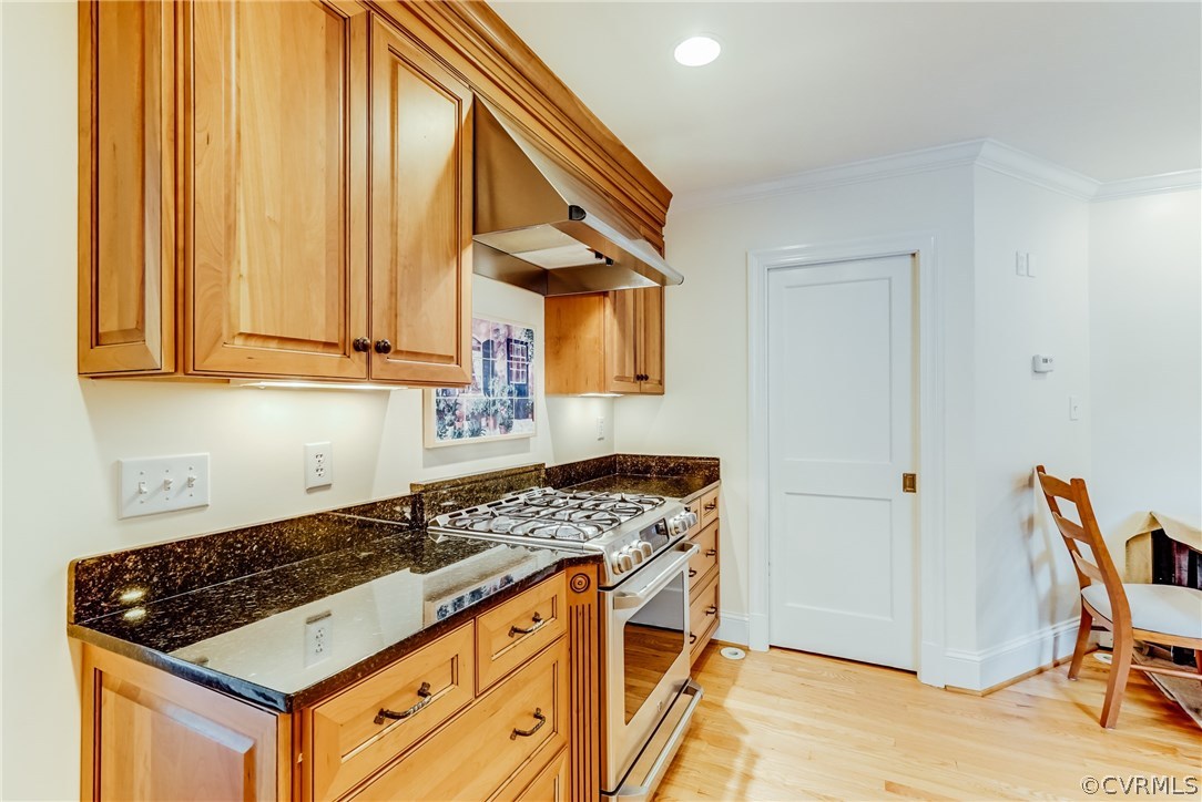 7202 River Road Henrico, VA 23229 - Photo 46 of 49 a kitchen with granite countertop a stove a sink and a cabinets