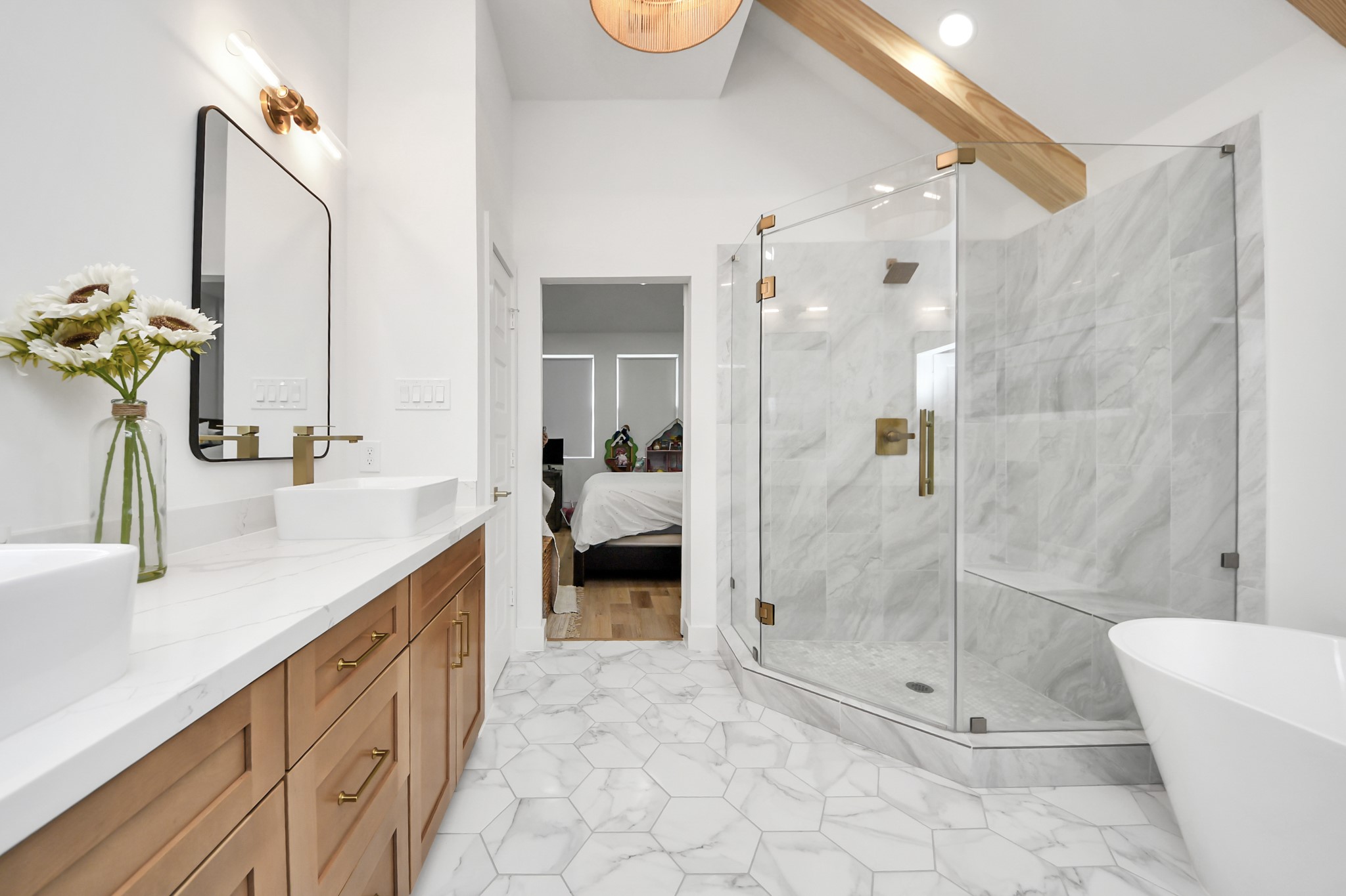 2211 Bevis Street Houston, TX 77008 - Photo 28 of 34 Gorgeous primary spa-like oasis bath.