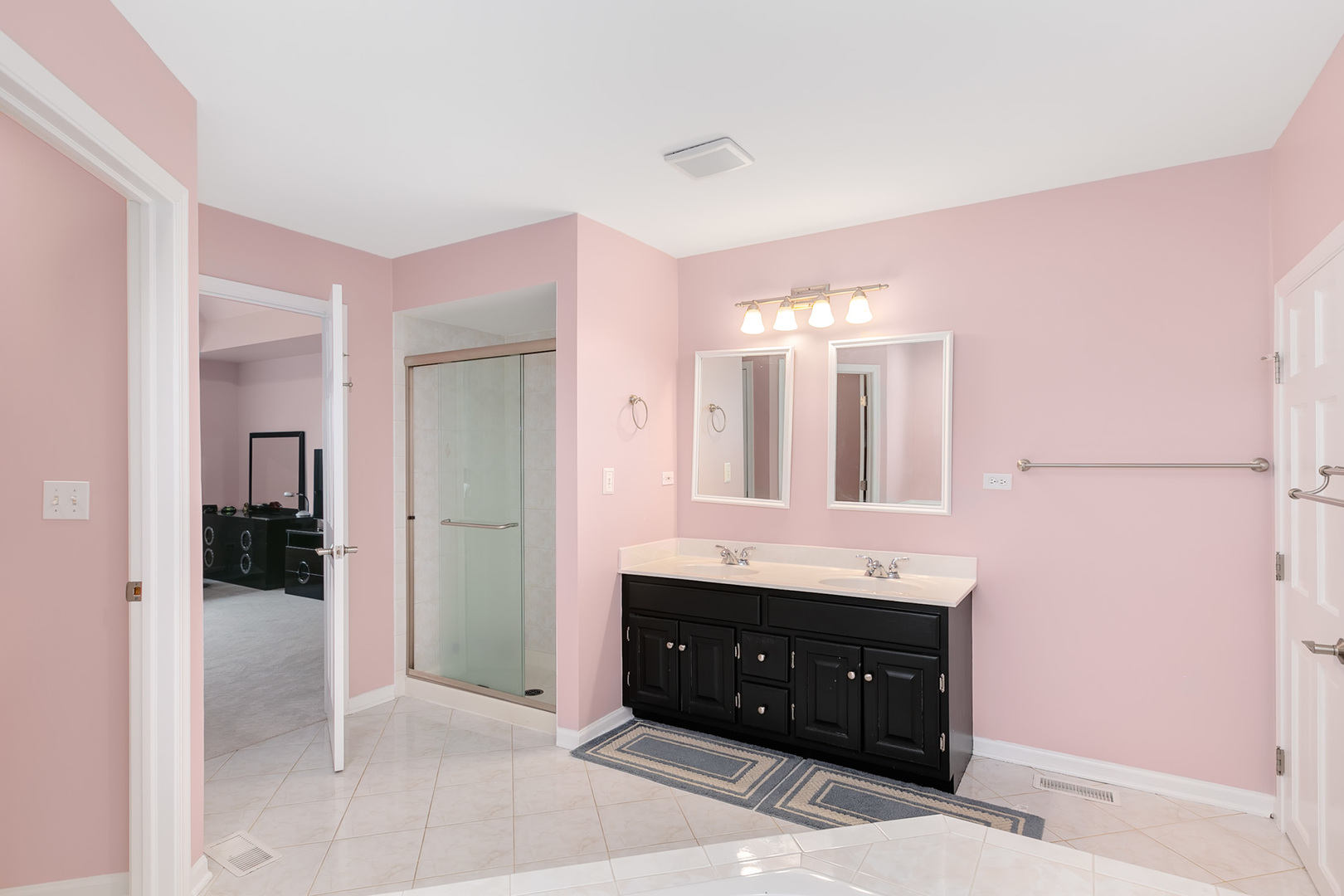 464 Lewis Road Geneva, IL 60134 - Photo 22 of 33 a bathroom with a sink and a mirror