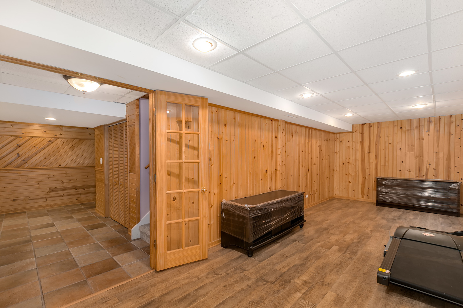 464 Lewis Road Geneva, IL 60134 - Photo 25 of 33 a view of room with a ceiling fan