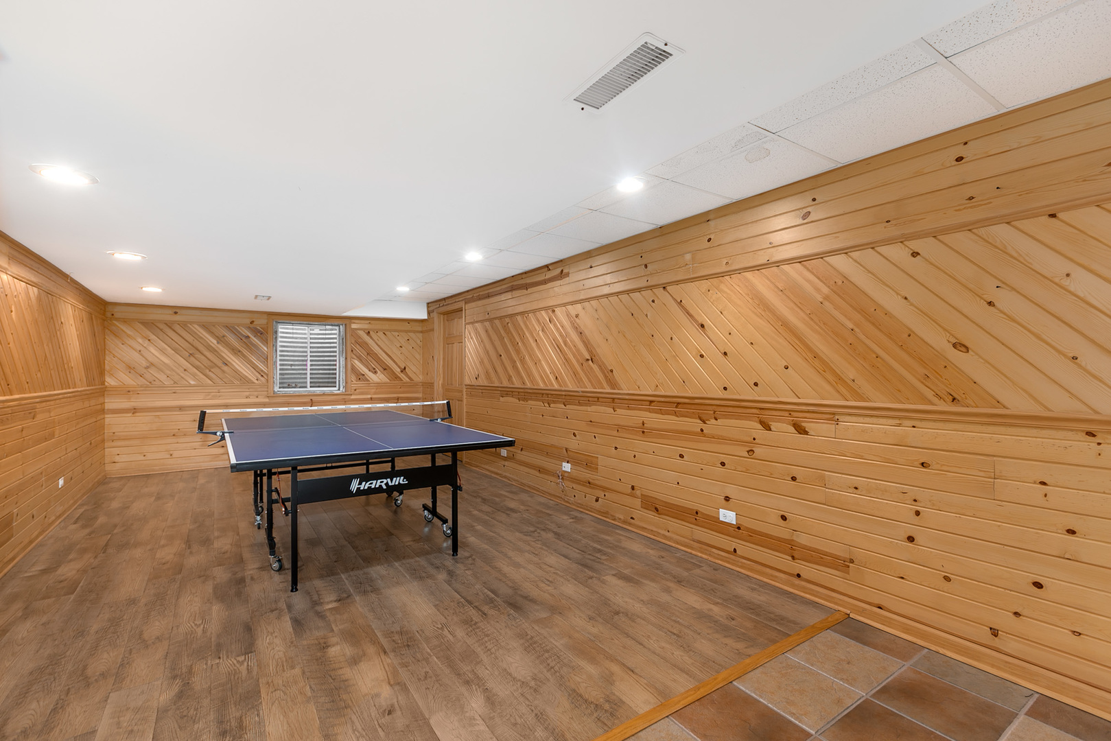 464 Lewis Road Geneva, IL 60134 - Photo 27 of 33 a room with wooden floor and furniture