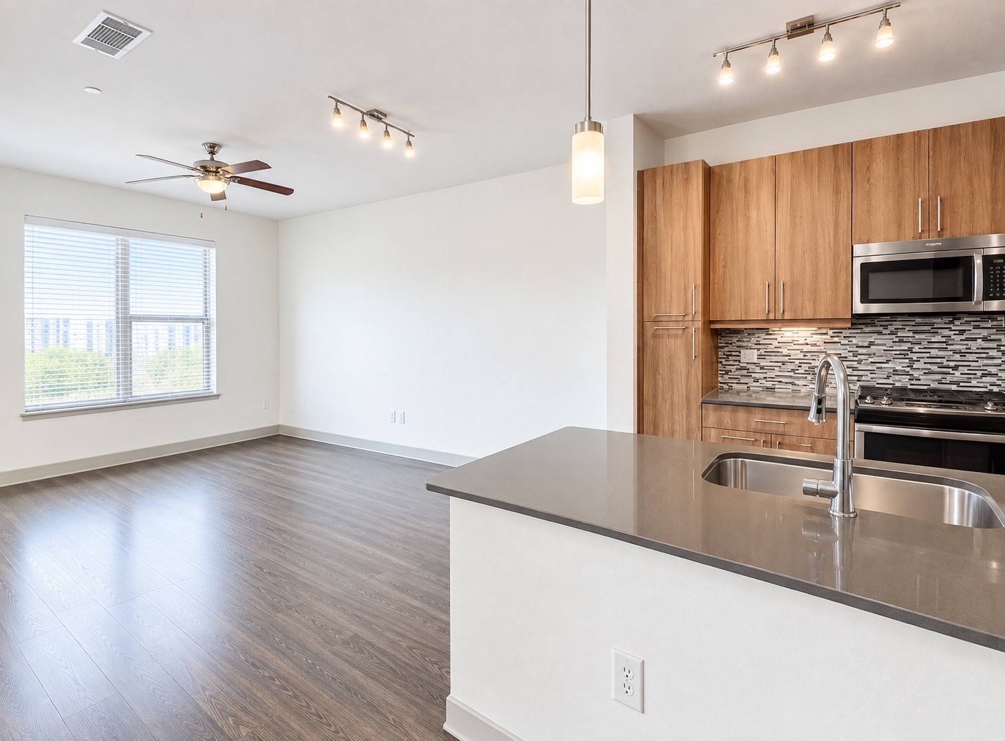 2111 Westheimer Road, Unit 1403 Houston, TX 77098 - Photo 5 of 18 Gallery Image 5