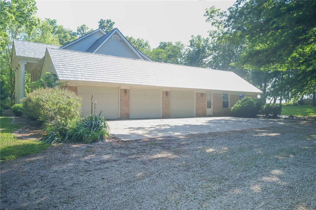 37626 Hunnington Ridge Road Hoopeston, IL 60942 - Photo 2 of 46