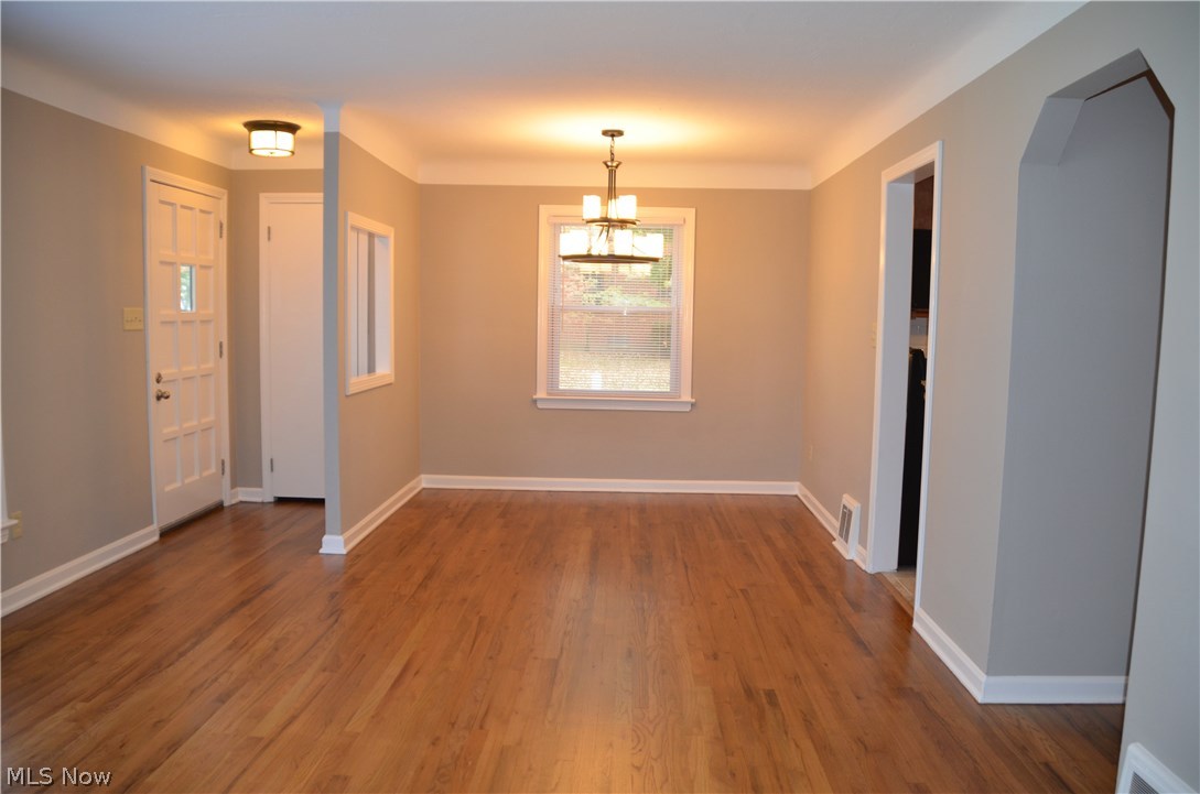 1560 Winchester Road Lyndhurst, OH 44124 - Photo 3 of 20 The dining room is open, bright and welcoming. What a great place for family meals and gatherings!