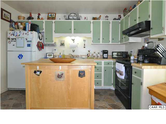 126 North Boston Road Troy, VA 22974 - Photo 11 of 39 An convenient kitchen with everything in easy reach!