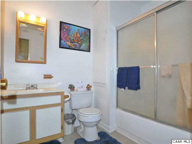 126 North Boston Road Troy, VA 22974 - Photo 12 of 39 Guest bath.