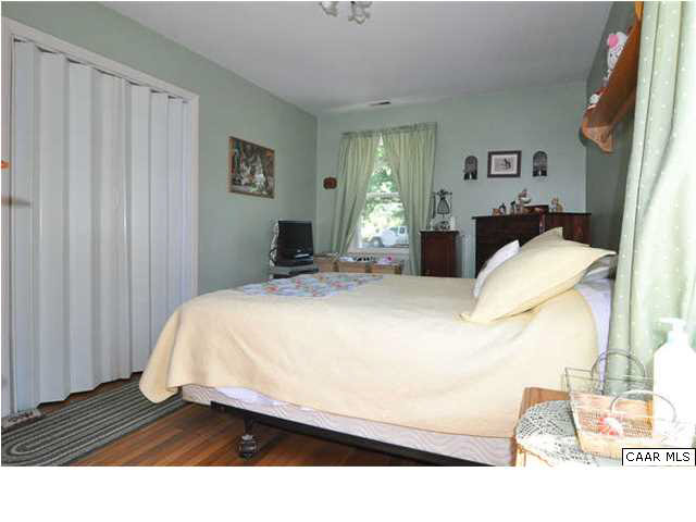 126 North Boston Road Troy, VA 22974 - Photo 14 of 39 Beautiful hardwood floors