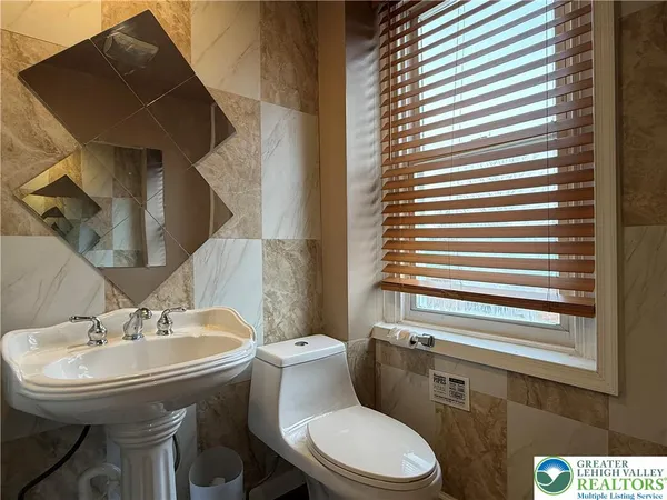 $300,000 | 714 West Berwick Street, Easton, PA 18042