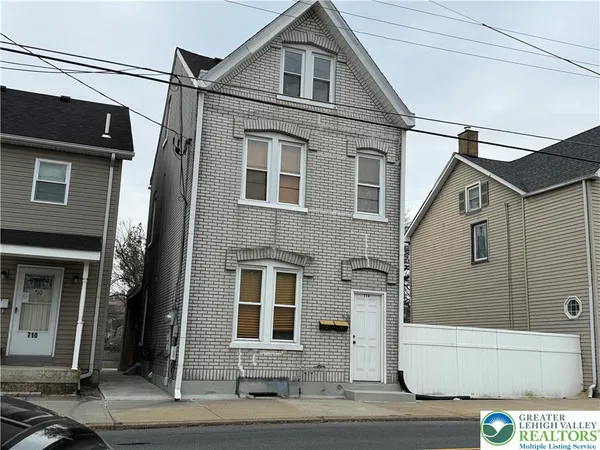 $300,000 | 714 West Berwick Street, Easton, PA 18042