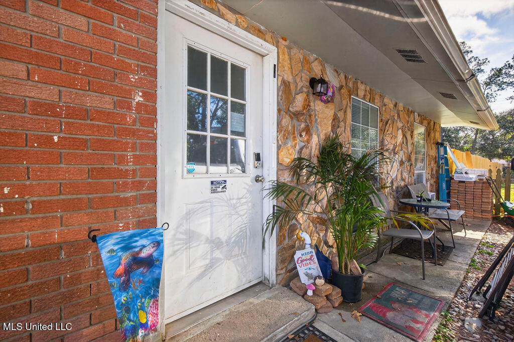 6528 Columbus Circle Ocean Springs, MS 39564 - Photo 2 of 42 6528ColumbusCir-4