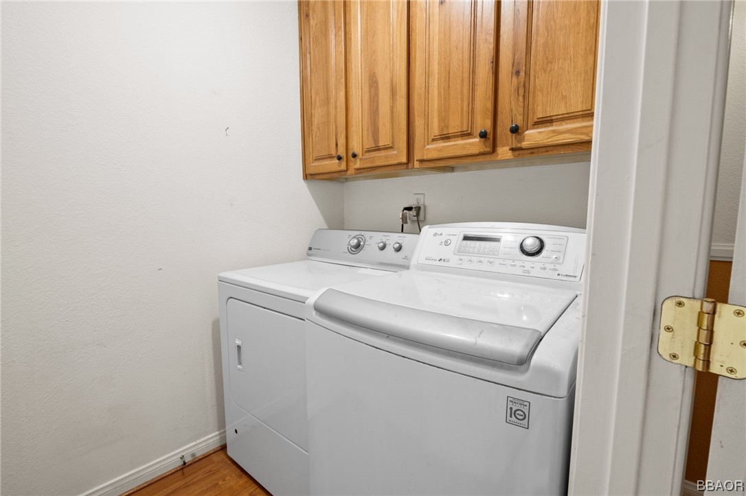 307 Riverside Avenue Sugarloaf, CA 92386 - Photo 13 of 31 a utility room with dryer and washer