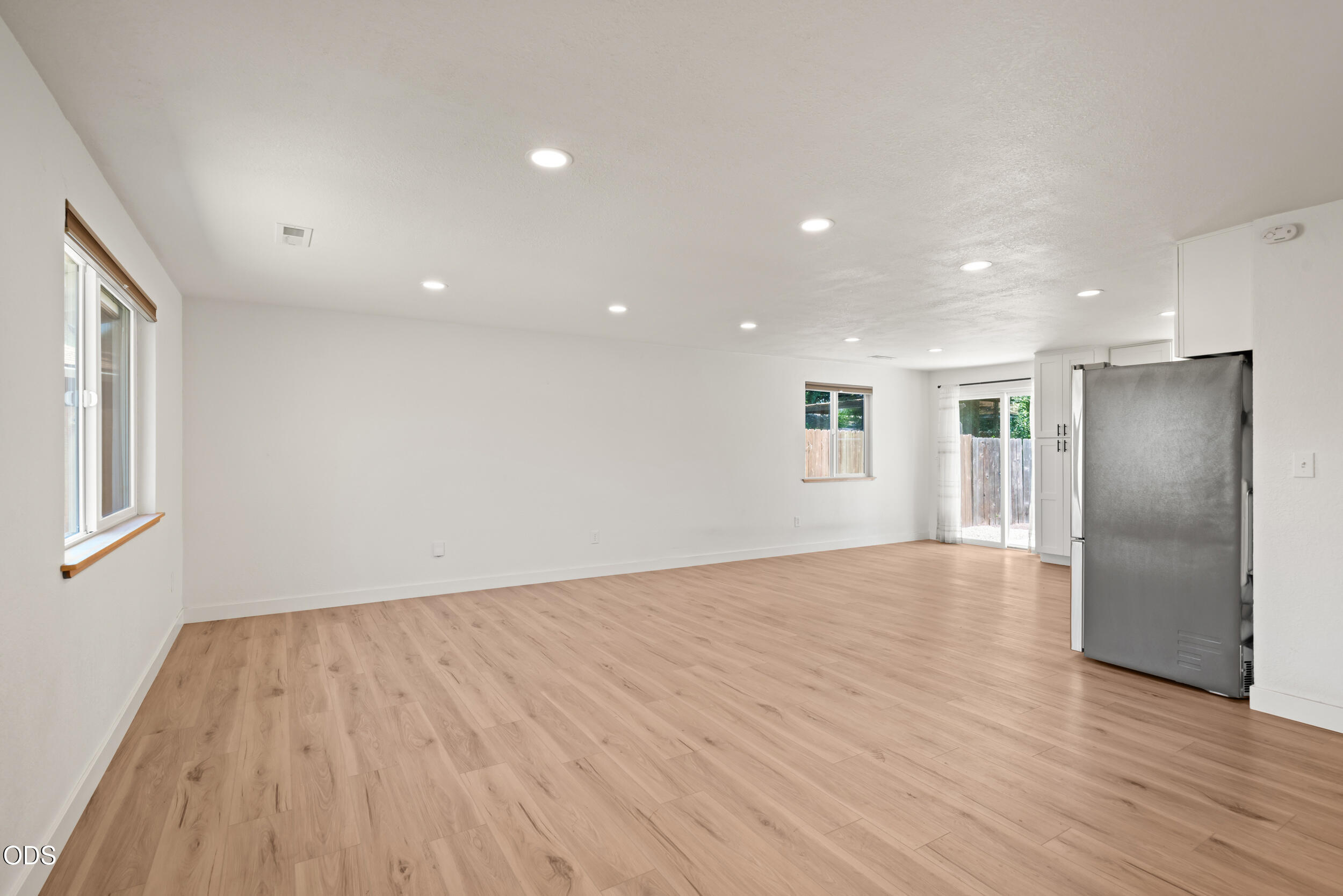 520 Grand Avenue Central Point, OR 97502 - Photo 5 of 21
