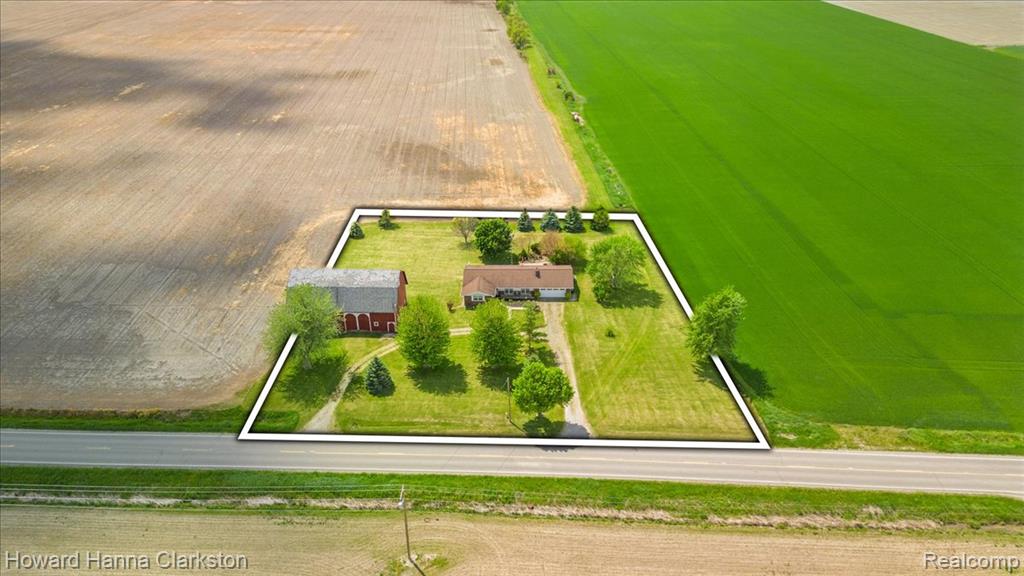 7247 North State Road Owosso, MI 48867 - Photo 2 of 45