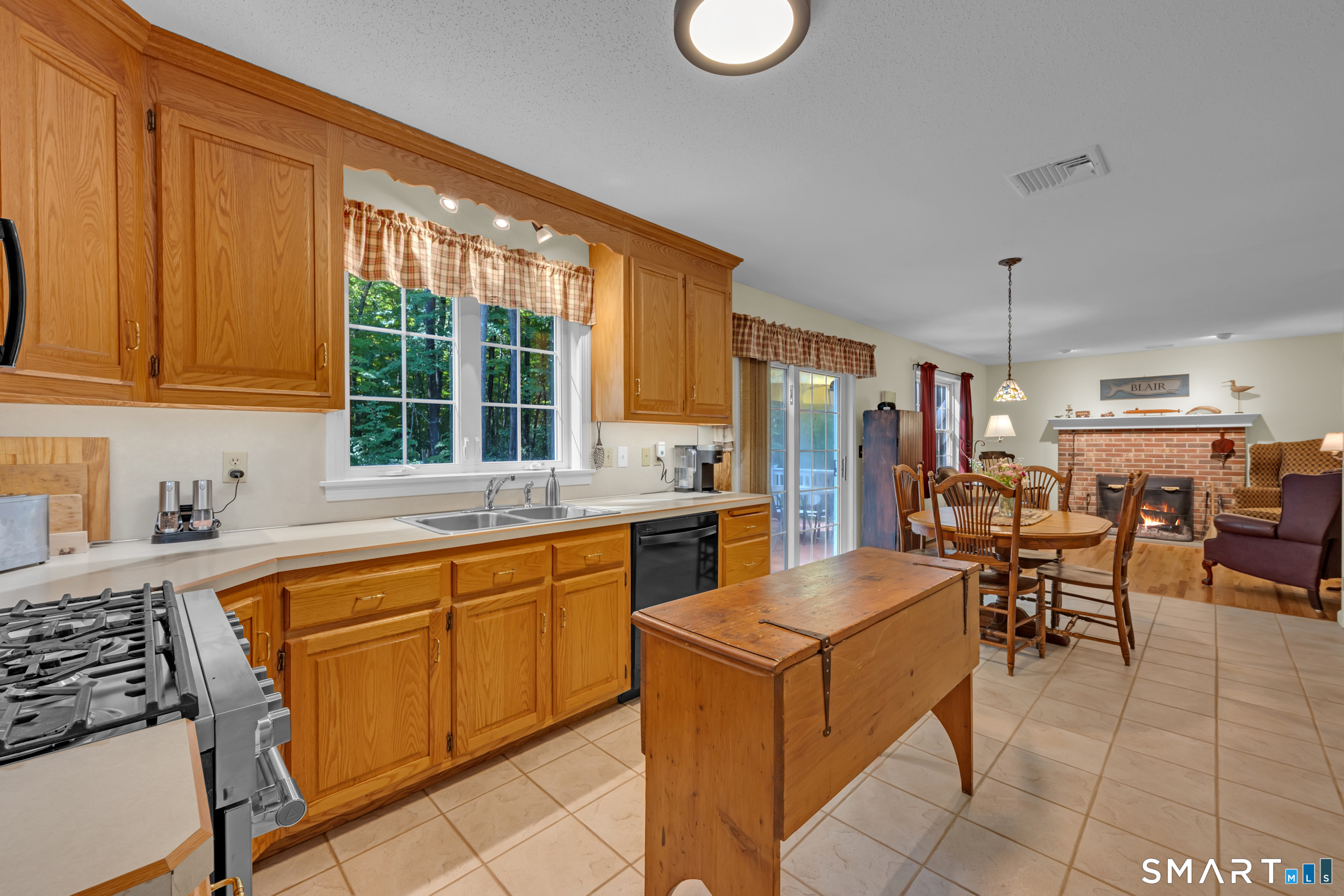 391 Squaw Hollow Road Ashford, CT 06278 - Photo 5 of 39