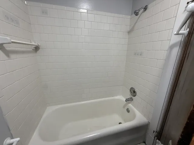 $2,300 | 2611 North Dayton Street, Unit 1, Chicago, IL 60614