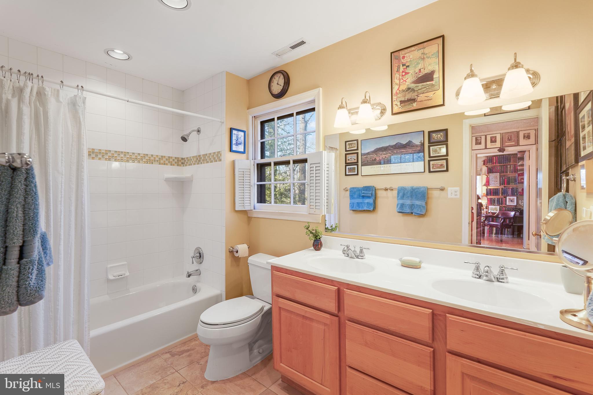 10505 Adel Road Oakton, VA 22124 - Photo 19 of 33