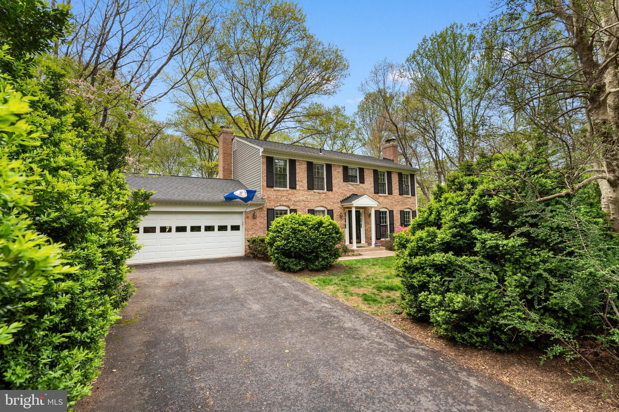 10505 Adel Road Oakton, VA 22124 - Photo 2 of 33