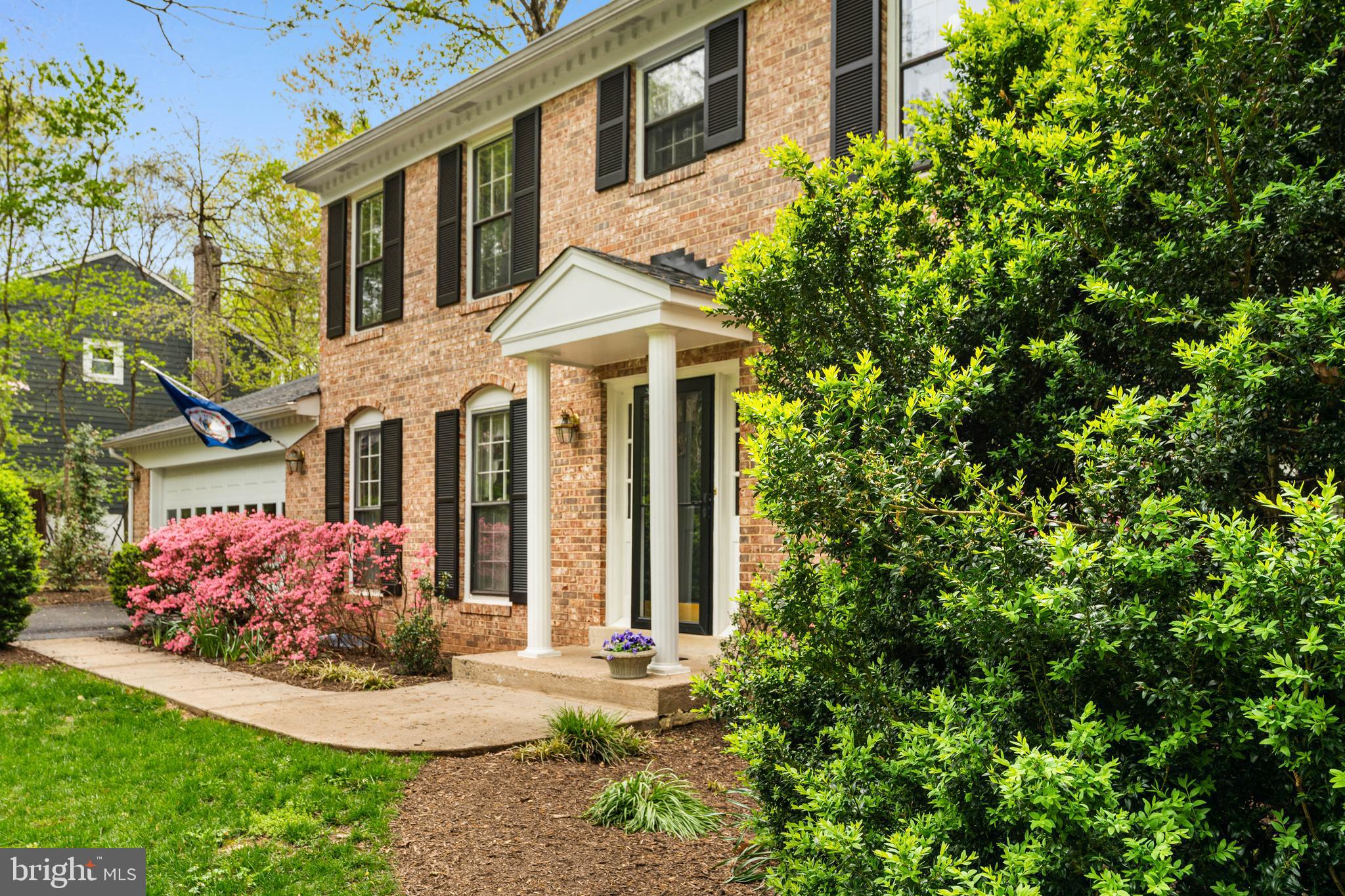 10505 Adel Road Oakton, VA 22124 - Photo 4 of 33