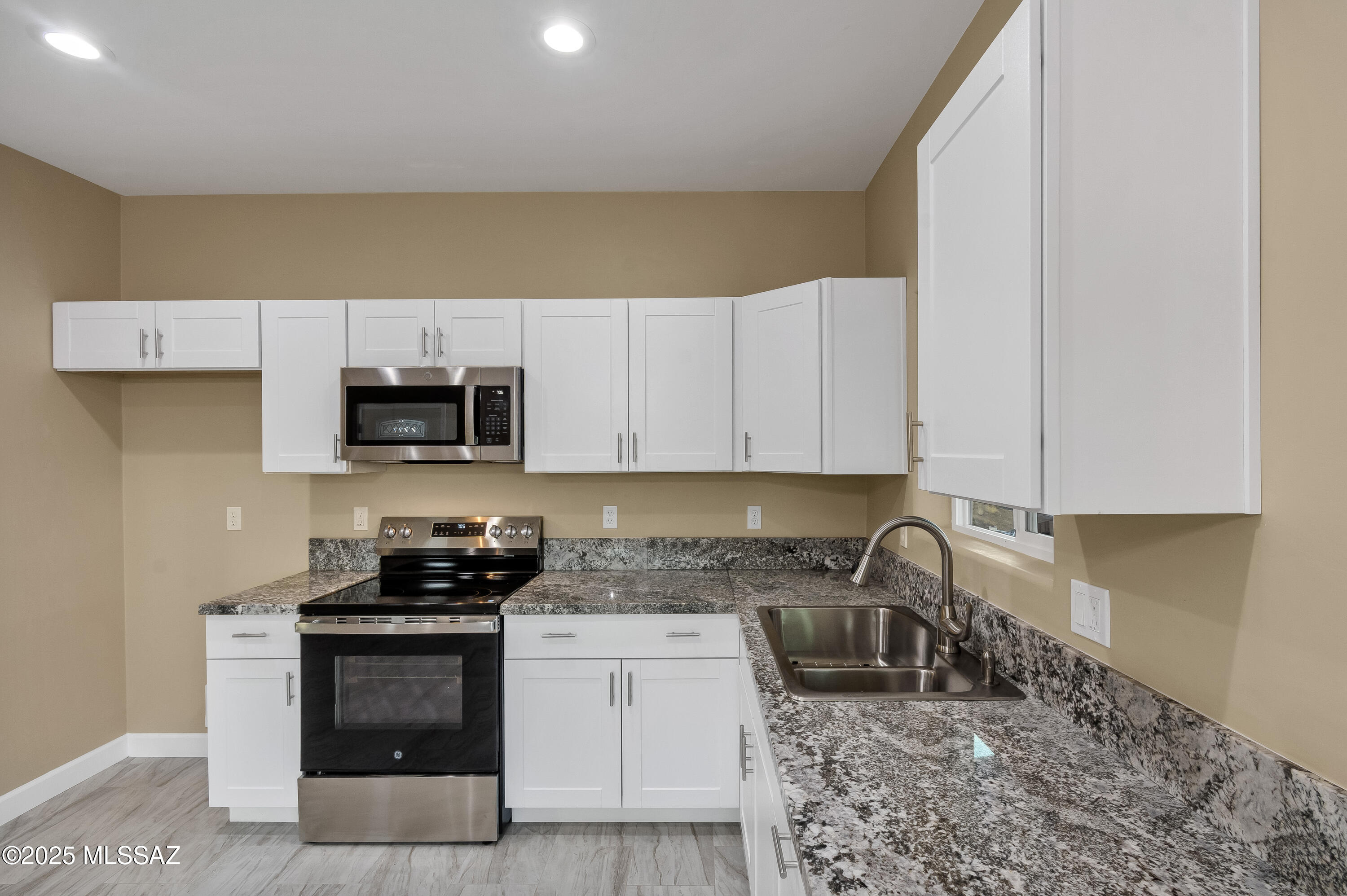 421 Camino Osito Rio Rico, AZ 85648 - Photo 12 of 44