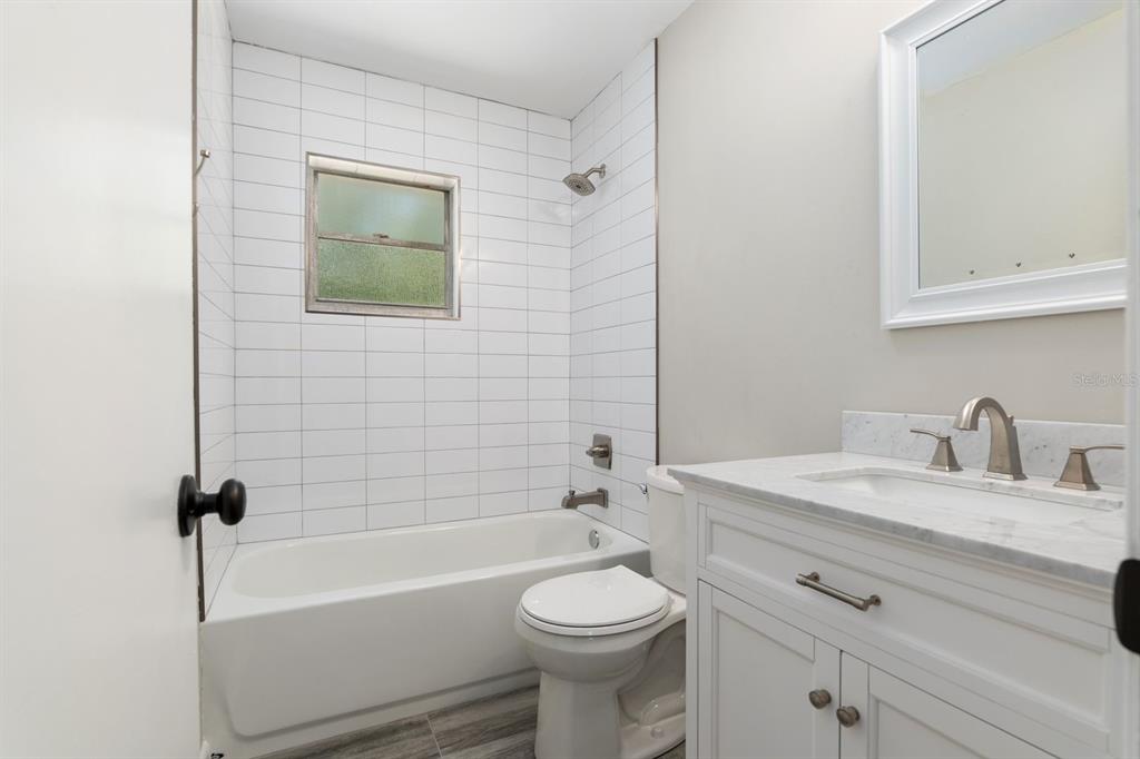 605 Northwest 9th Circle Williston, FL 32696 - Photo 8 of 11 a bathroom with a sink a toilet and shower
